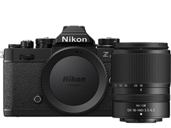 Nikon Z fc + 18-140mm f/3.5-6.3 VR DX (BK)